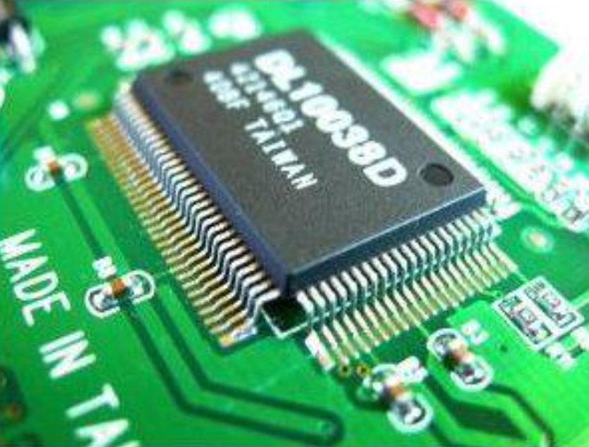 What is an Integrated Circuit (IC): Theory, Types of Integrated Circuits (Chips)